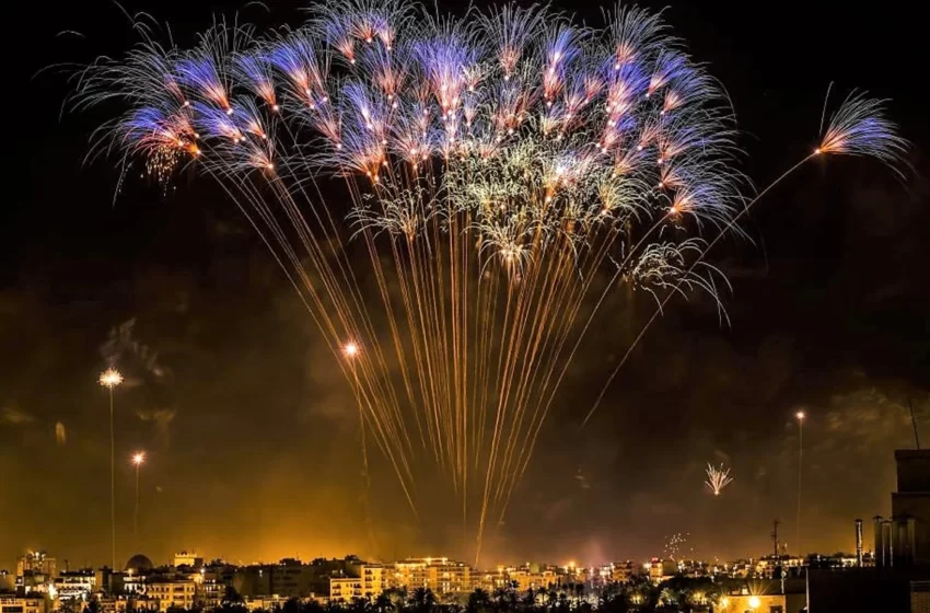 Valencia celebra la «Trencà de foc» con 4 castillos pirotécnicos simultáneos