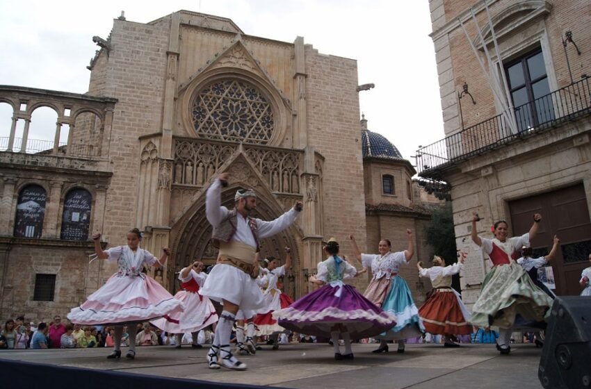  Valencia ofrecerá cada domingo actuaciones gratuitas de bailes populares