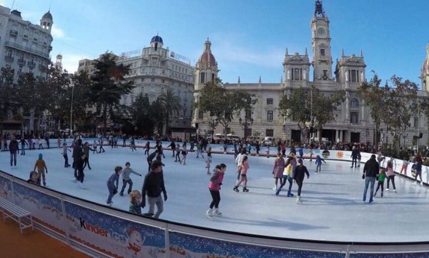  Este viernes regresa la pista de hielo a la Plaza del Ayuntamiento