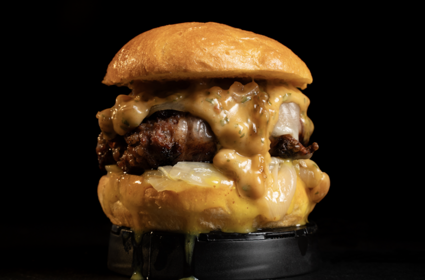  La burger creada por el futbolista Pepelu debutará en The Champions Burger