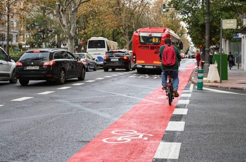  Valencia instalará semáforos para ciclistas en los carriles bici más peligrosos